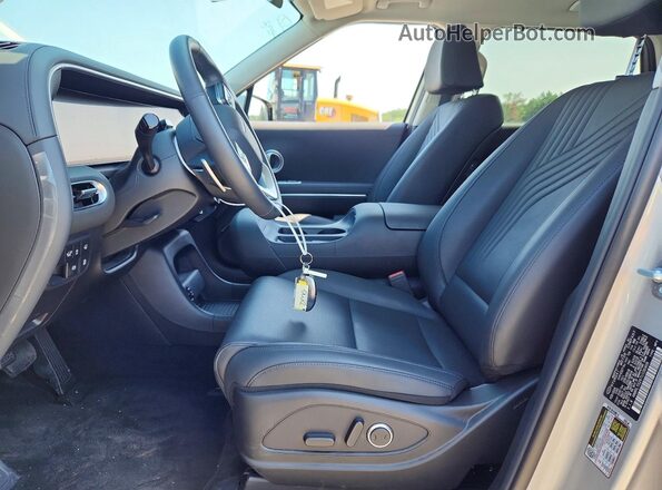 KM8RL5S26TU106908 2026 HYUNDAI PALISADE Silver წინა სალონის ხედი