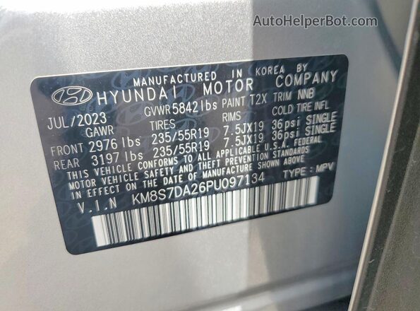 KM8S7DA26PU097134 2023 HYUNDAI SANTA Silver VIN կոդի պիտակի տեսք