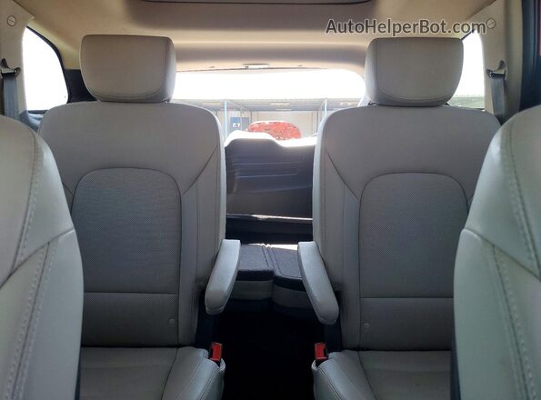 KM8SRDHF2JU258556 2018 HYUNDAI SANTA Red Vista de los asientos traseros