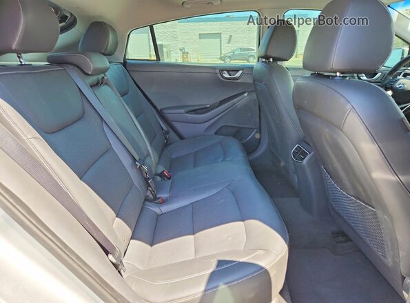 KMHC05LH0KU034992 2019 HYUNDAI IONIQ Silver Հետևի նստատեղերի տեսք