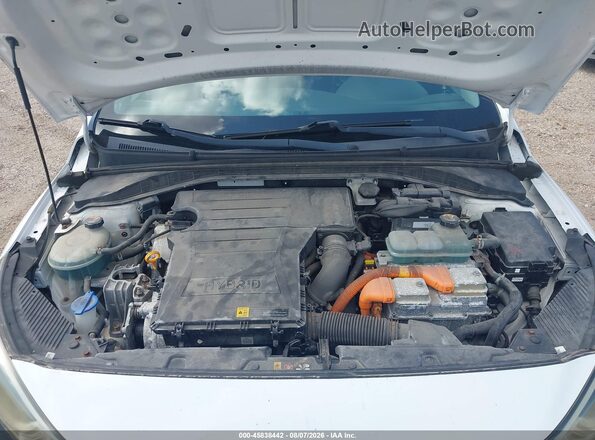 KMHC65LC0JU075589 2018 HYUNDAI IONIQ HYBRID White Widok z tyłu