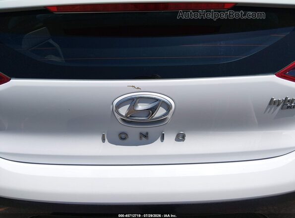 KMHC65LC0JU100250 2018 HYUNDAI IONIQ HYBRID Белый Вид спереди
