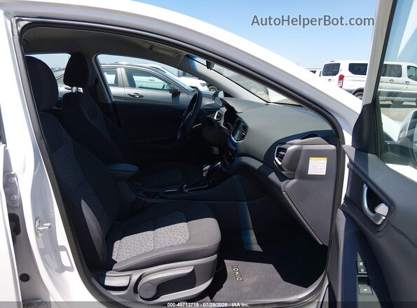 KMHC65LC0JU100250 2018 HYUNDAI IONIQ HYBRID Белый Вид салона спереди