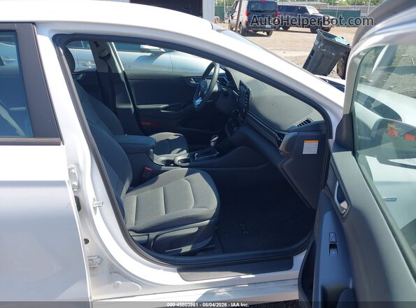 KMHC65LC0LU186338 2020 HYUNDAI IONIQ HYBRID White Front interior view