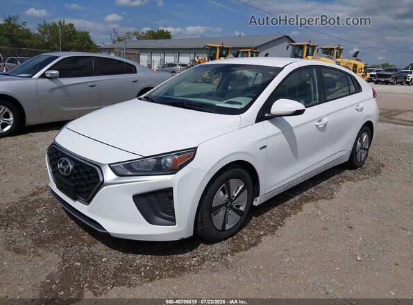 KMHC65LC0LU220942 2020 HYUNDAI IONIQ HYBRID White Առջևի ձախ երեք քառորդ տեսարան