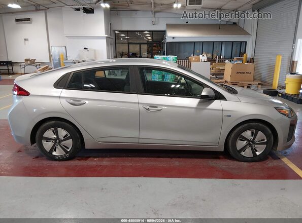 KMHC65LC0LU226126 2020 HYUNDAI IONIQ HYBRID Серебряный Вид задней части салона