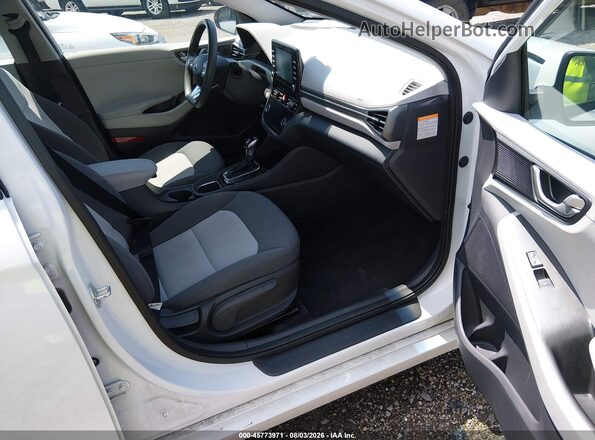 KMHC65LC0LU233058 2020 HYUNDAI IONIQ HYBRID White Front interior view
