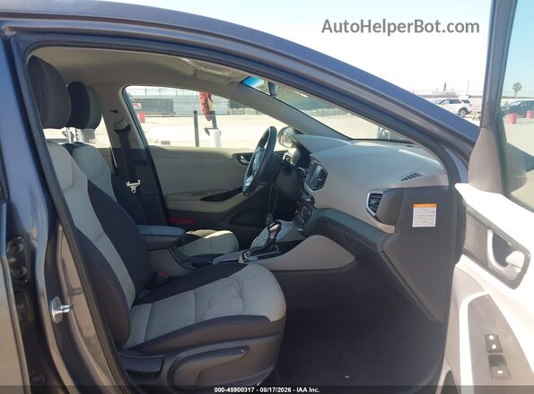 KMHC65LC1JU065797 2018 HYUNDAI IONIQ HYBRID Gray Вид салону спереду