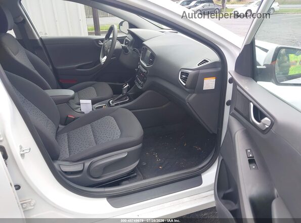 KMHC65LC1JU075617 2018 HYUNDAI IONIQ HYBRID White Widok wnętrza z przodu
