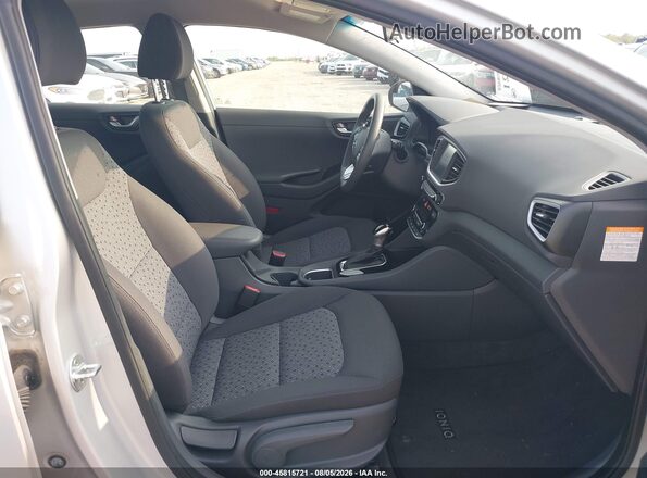 KMHC65LC1JU075696 2018 HYUNDAI IONIQ HYBRID Silver წინა სალონის ხედი