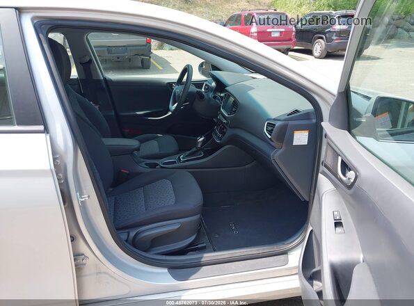 KMHC65LC1JU075911 2018 HYUNDAI IONIQ HYBRID Silver Սալոնի դիմացի տեսք