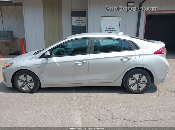 KMHC65LC1JU075911 2018 HYUNDAI IONIQ HYBRID Silver Սալոնի 360 աստիճան տեսք