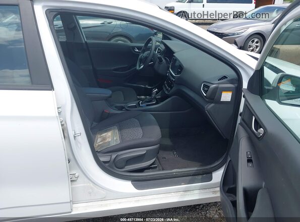 KMHC65LC1JU076167 2018 HYUNDAI IONIQ HYBRID White Սալոնի դիմացի տեսք
