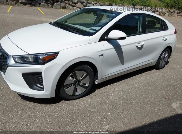 KMHC65LC1LU220304 2020 HYUNDAI IONIQ HYBRID White Առջևի ձախ երեք քառորդ տեսարան
