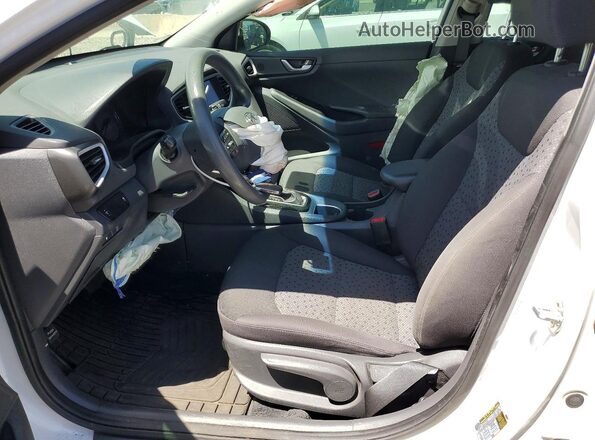 KMHC65LC2HU026839 2017 HYUNDAI IONIQ White Widok wnętrza z przodu