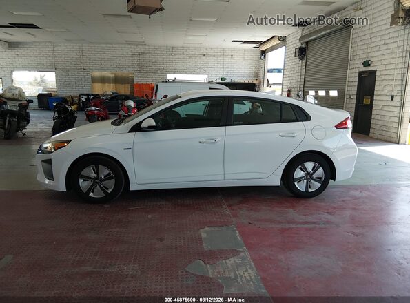 KMHC65LC2KU107072 2019 HYUNDAI IONIQ HYBRID White 360 interior view