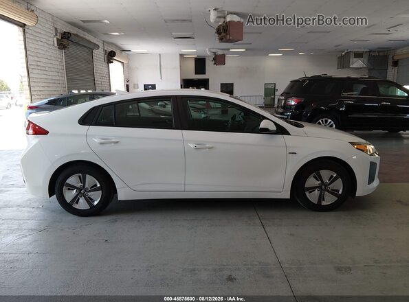 KMHC65LC2KU107072 2019 HYUNDAI IONIQ HYBRID White Rear interior view