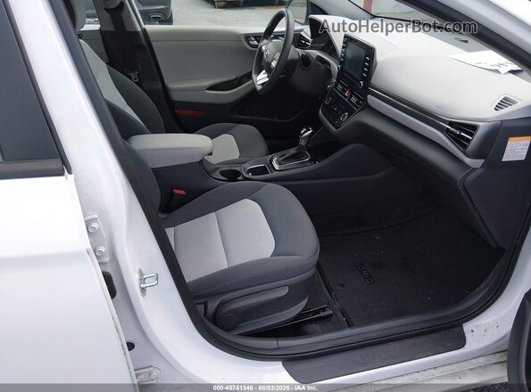 KMHC65LC2LU219811 2020 HYUNDAI IONIQ HYBRID Белый Вид салона спереди