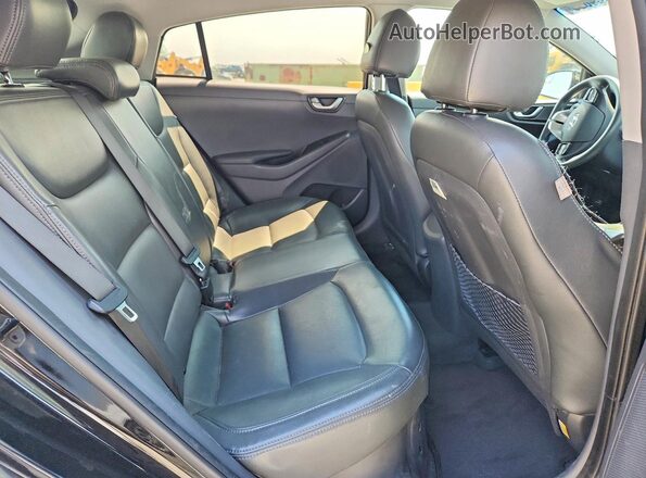 KMHC65LC3HU026865 2017 HYUNDAI IONIQ Black Vista de los asientos traseros