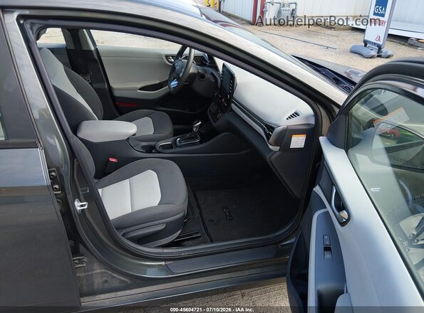 KMHC65LC3LU219705 2020 HYUNDAI IONIQ HYBRID Gray Front interior view