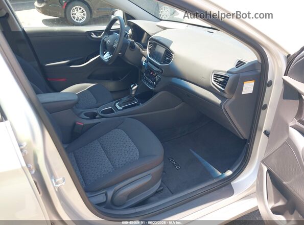 KMHC65LC4JU099734 2018 HYUNDAI IONIQ HYBRID Gray Вид салону спереду