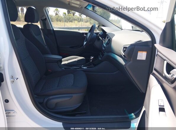 KMHC65LC5KU107082 2019 HYUNDAI IONIQ HYBRID White Front interior view