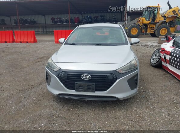 KMHC65LC6JU076102 2018 HYUNDAI IONIQ HYBRID Silver Widok z przodu