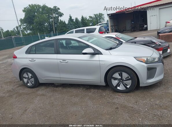 KMHC65LC6JU076102 2018 HYUNDAI IONIQ HYBRID Silver Widok wnętrza z tyłu