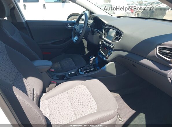KMHC65LC6JU083051 2018 HYUNDAI IONIQ HYBRID White Вид салону спереду