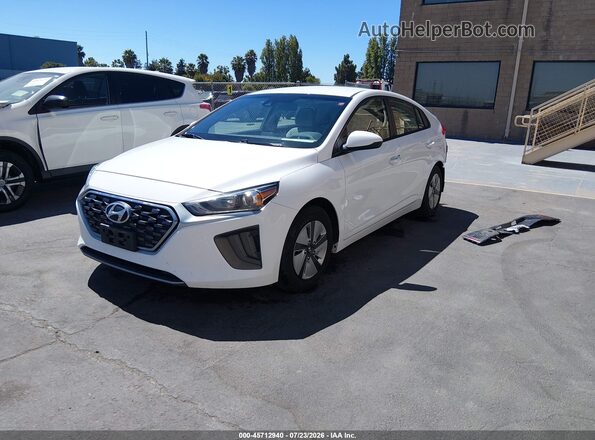 KMHC65LC6MU249217 2021 HYUNDAI IONIQ HYBRID White წინა მარცხენა ხედი სამი მეოთხედიდან
