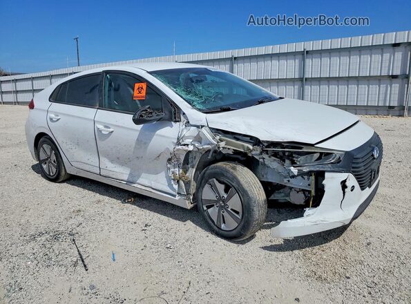 KMHC65LC7JU065271 2018 HYUNDAI IONIQ Белый Передняя правая четверть