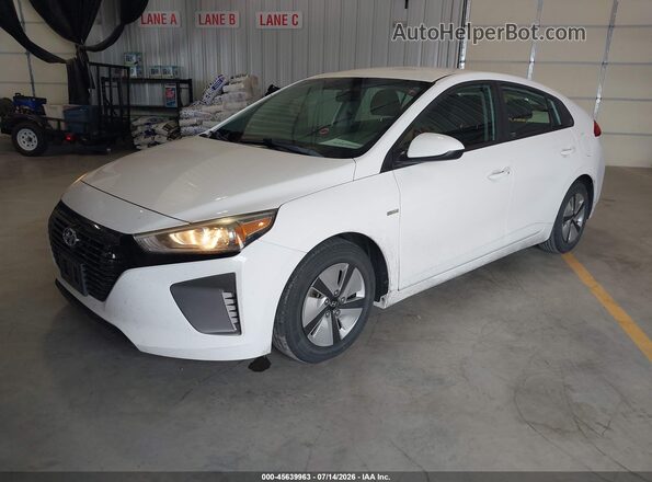 KMHC65LC7JU075511 2018 HYUNDAI IONIQ HYBRID White Առջևի ձախ երեք քառորդ տեսարան