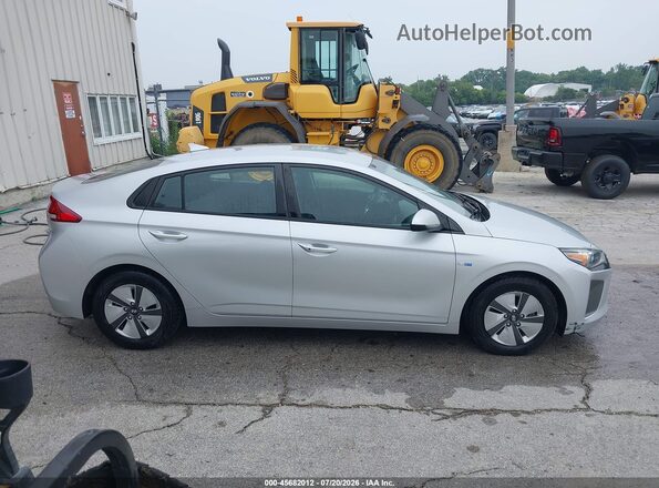 KMHC65LC7KU107746 2019 HYUNDAI IONIQ HYBRID White 