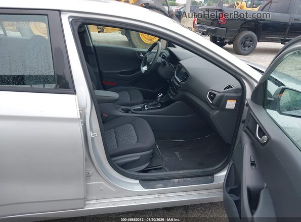 KMHC65LC7KU107746 2019 HYUNDAI IONIQ HYBRID White Вид салону спереду