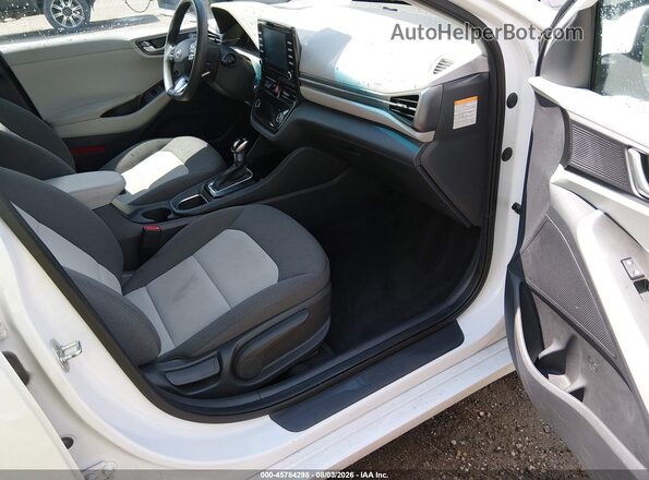 KMHC65LC7LU221537 2020 HYUNDAI IONIQ HYBRID White Front interior view