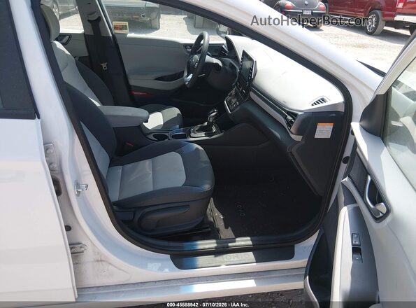 KMHC65LC7LU233574 2020 HYUNDAI IONIQ HYBRID White Вид салону спереду