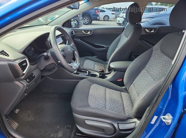 KMHC65LC8HU022150 2017 HYUNDAI IONIQ Синий Вид панели приборов