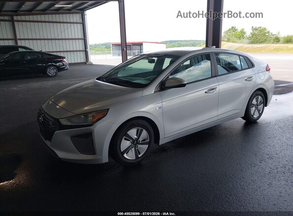 KMHC65LC8JU075159 2018 HYUNDAI IONIQ HYBRID Silver წინა მარცხენა ხედი სამი მეოთხედიდან