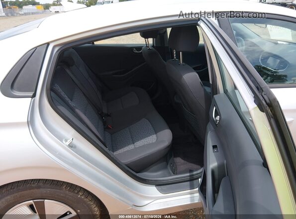 KMHC65LC8JU075713 2018 HYUNDAI IONIQ HYBRID Silver Widok naklejki z numerem VIN