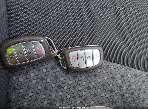 KMHC65LC8JU075713 2018 HYUNDAI IONIQ HYBRID Silver Widok deski rozdzielczej