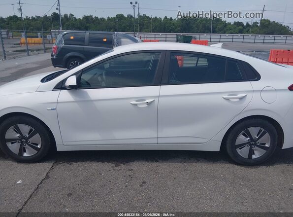 KMHC65LC8KU158818 2019 HYUNDAI IONIQ HYBRID White სალონის 360-გრადუსიანი ხედი