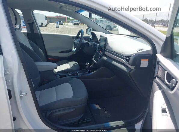 KMHC65LC8LU233311 2020 HYUNDAI IONIQ HYBRID White Front interior view