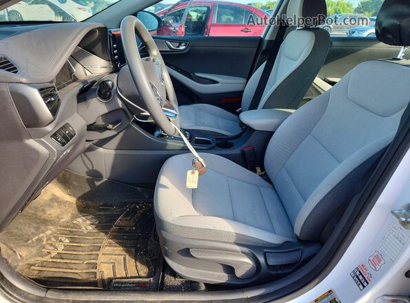 KMHC65LC8MU252832 2021 HYUNDAI IONIQ White Widok wnętrza z przodu