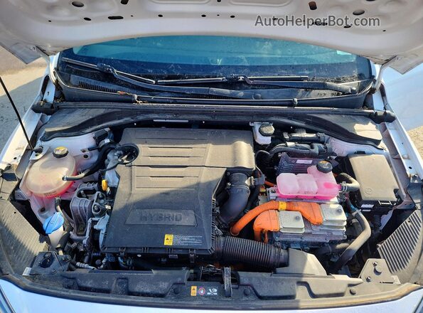 KMHC65LC8MU252832 2021 HYUNDAI IONIQ White Widok wnętrza z tyłu