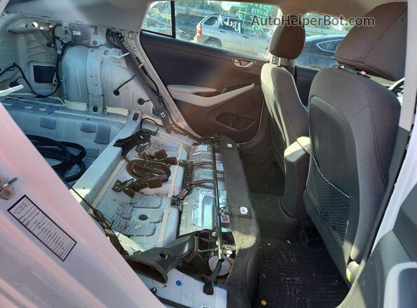 KMHC65LC8MU252832 2021 HYUNDAI IONIQ White Widok tylnych siedzeń