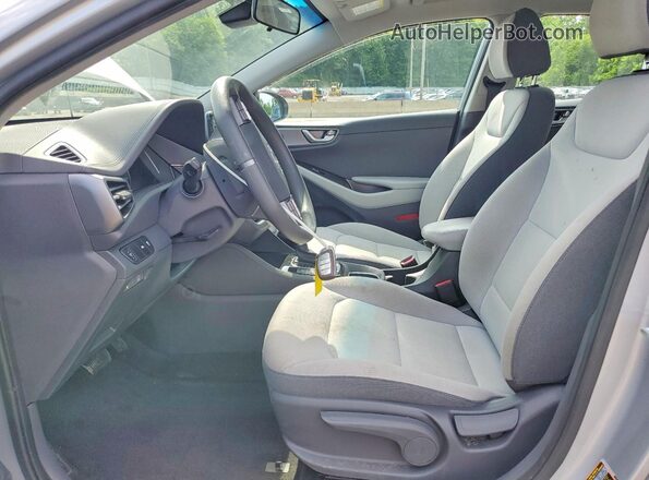 KMHC65LC8NU271804 2022 HYUNDAI IONIQ Silver Widok wnętrza z przodu