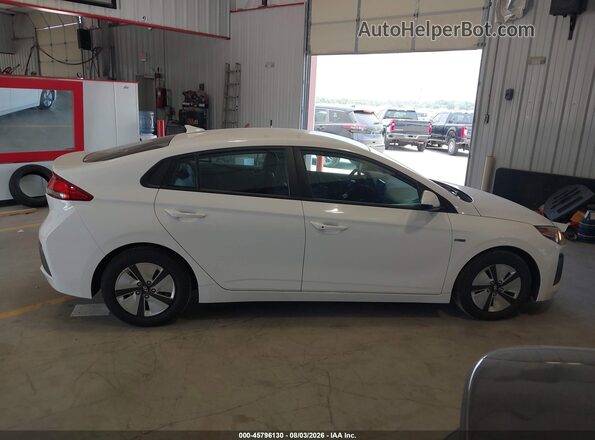 KMHC65LC9LU233608 2020 HYUNDAI IONIQ HYBRID White Вид задньої частини салону