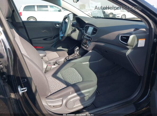 KMHC65LCXJU075650 2018 HYUNDAI IONIQ HYBRID Black Вид салону спереду