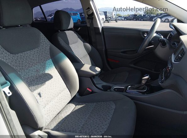 KMHC65LCXKU159145 2019 HYUNDAI IONIQ HYBRID White Вид салону спереду