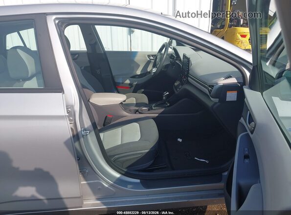 KMHC65LCXLU220754 2020 HYUNDAI IONIQ HYBRID Серебряный Вид салона спереди